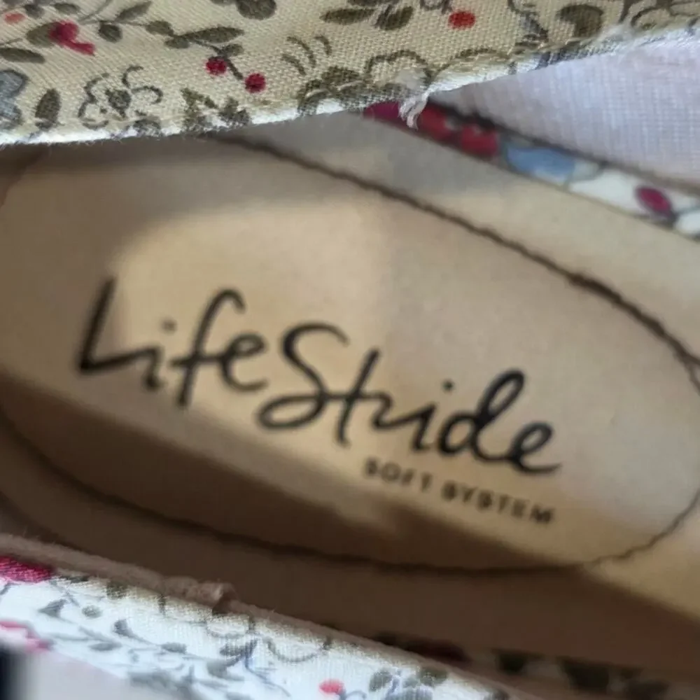 Life Stride Sevyn Pump Red Multi Floral Size 11M